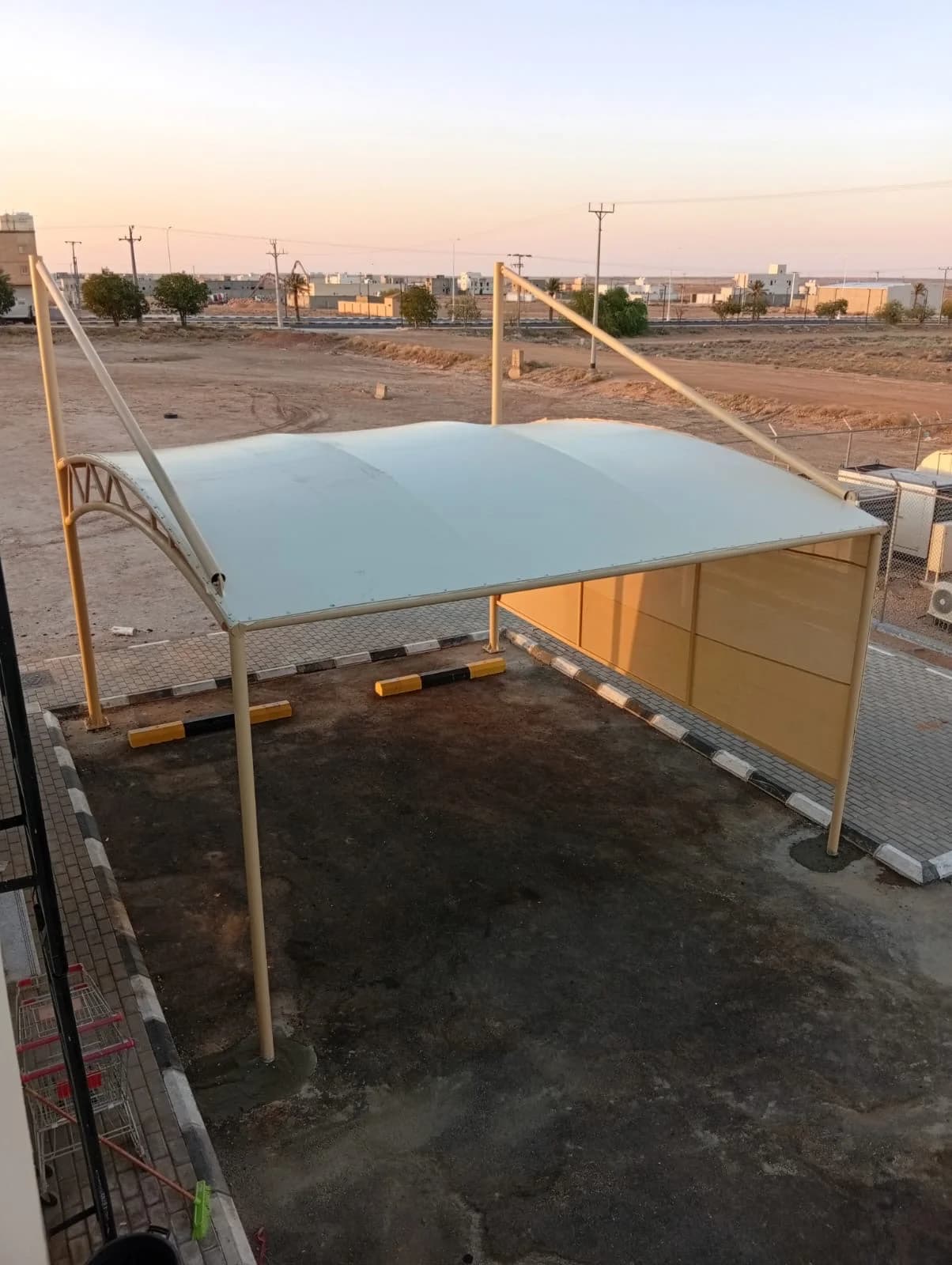 مظلات السيارات