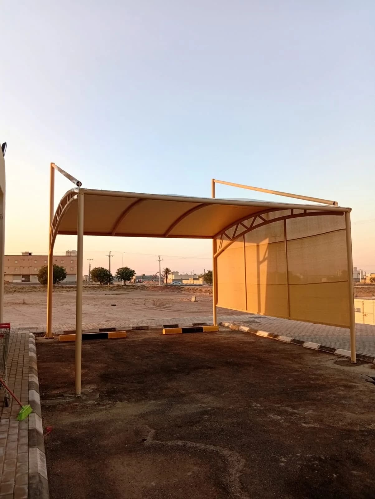 مظلة سيارات